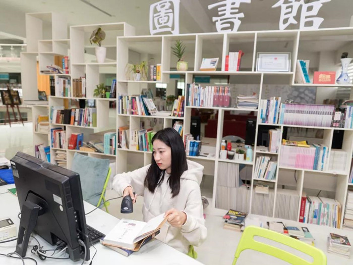 王小红.jpg 王小红.jpg